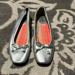 Sam & Libby silver ballet flats. New. Size 8.